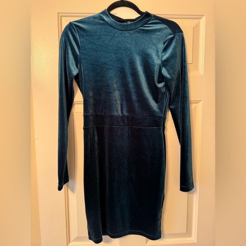 Elegant Velvet Long Sleeve Dress - green